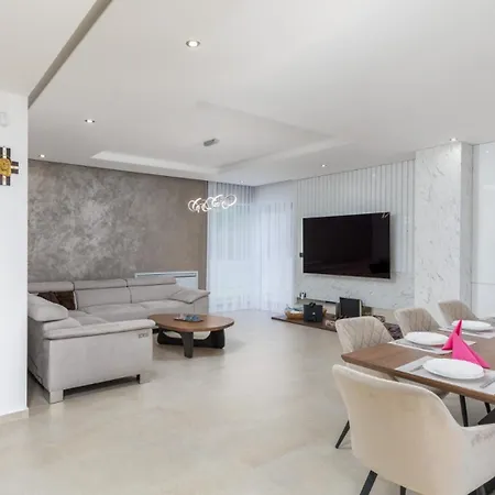 Villa Ana - Svetvincenat By Guide Jursici