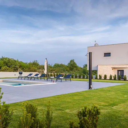 Vila Ana - Svetvincenat By Guide *